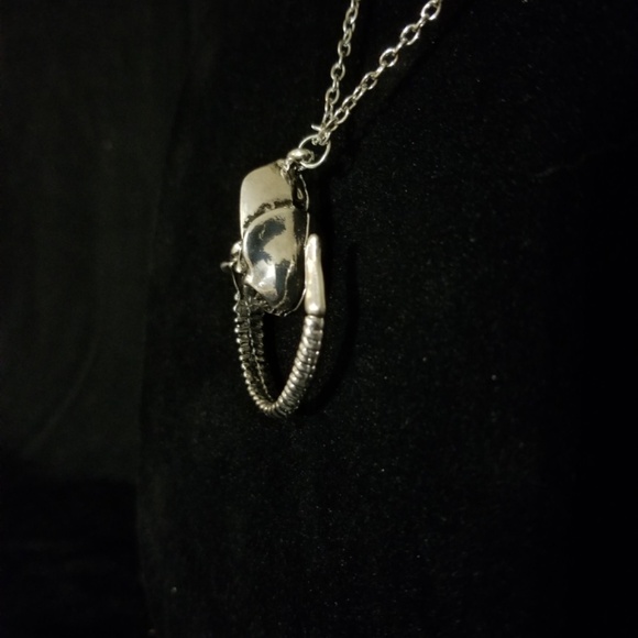 Baby Xenomorph Pendant Necklace - Creature from Alien - Silver color - New - Picture 5 of 7
